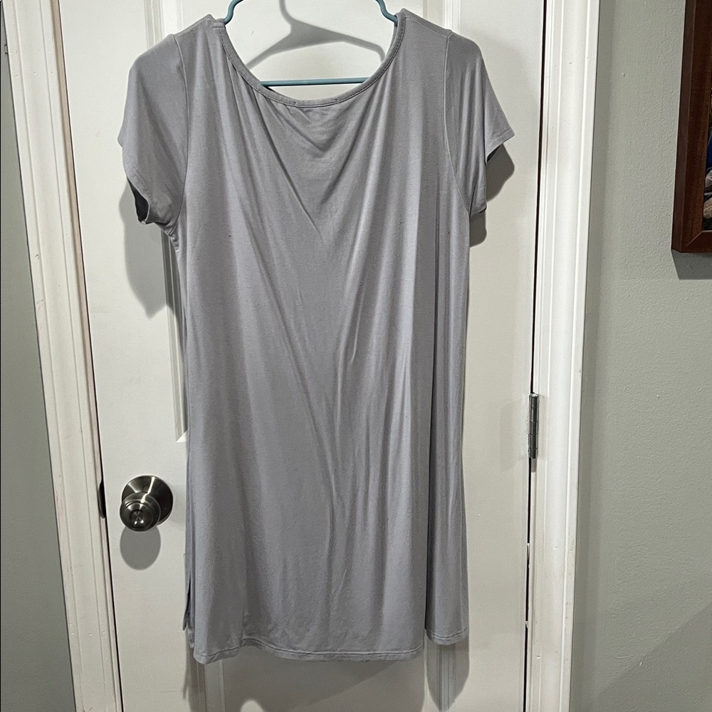 Chic Light Gray Women's Short Sleeve Top - Picture 3 of 4